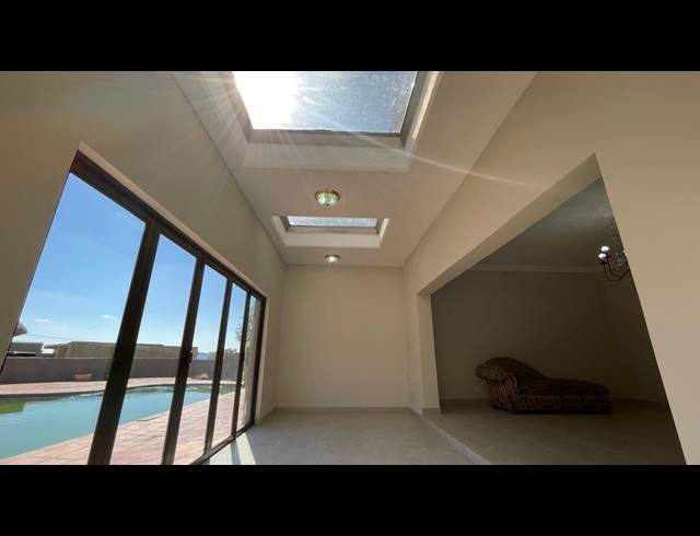 5 BEDROOM HOUSE FOR SALE IN WATERKLOOF HEIGHTS